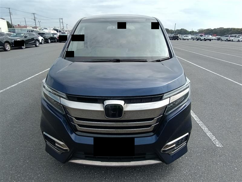 Honda Step Wagon: вид спереди